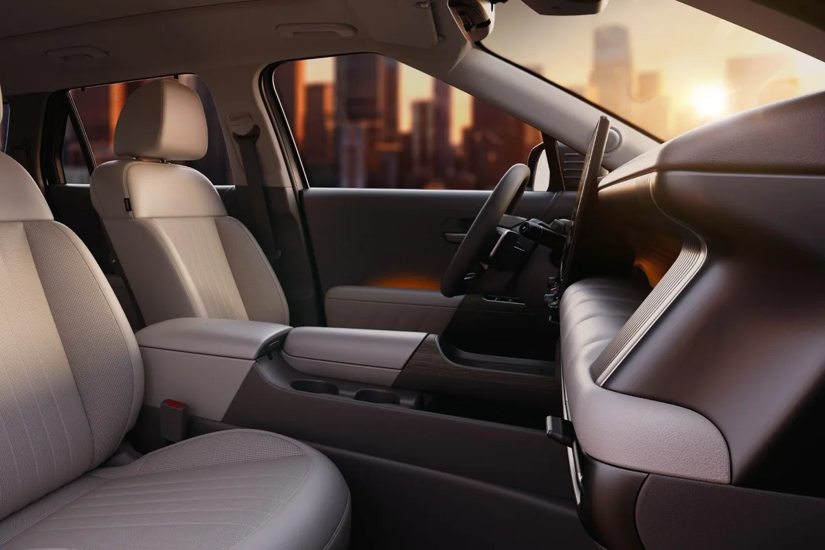 All-new Hyundai Tucson front seats in cream leather, side view through the passenger door