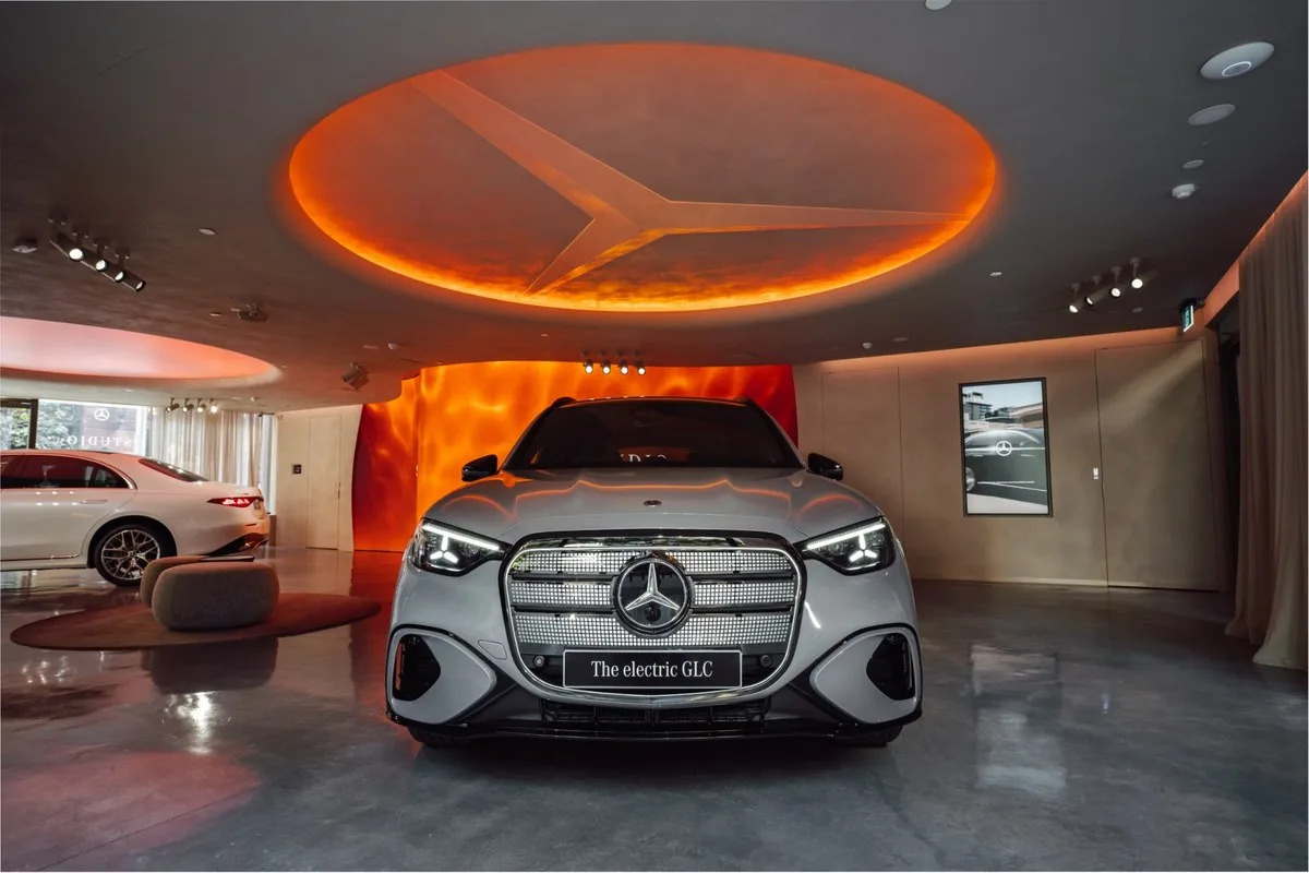 Mercedes-Benz GLC 400 4MATIC electric front view under the illuminated star ceiling