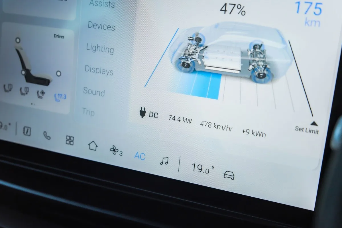 Mitsubishi ASX VR-e touchscreen showing DC charging at 74.4kW